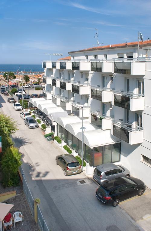 Hotel Ciondolo D'Oro Rimini Eksteriør billede